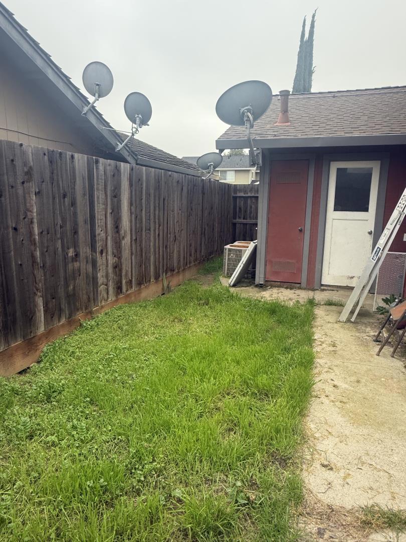 1265 Brentwood Ave, Gustine, CA 95322