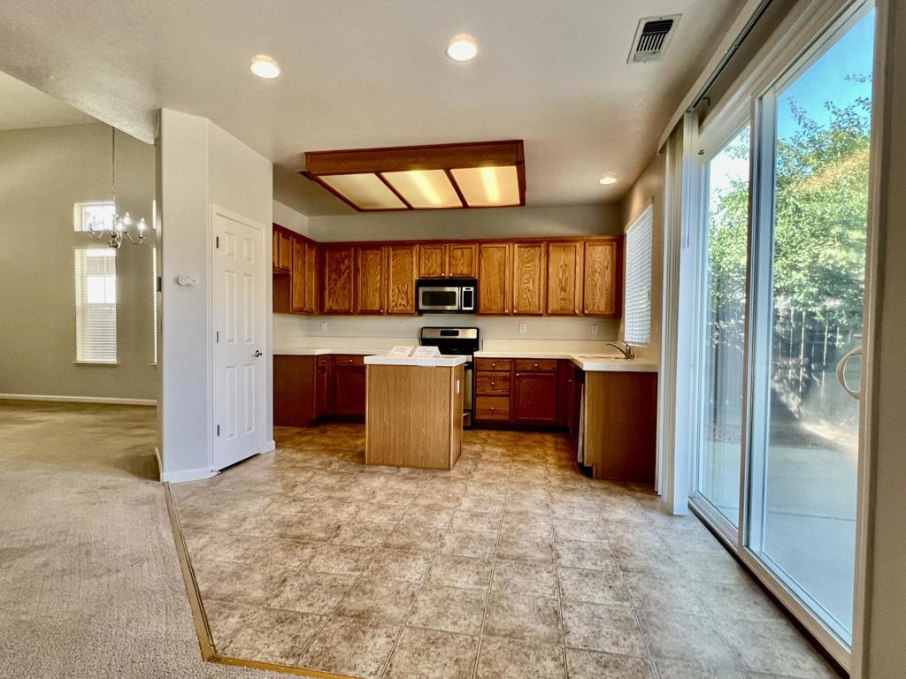 2364 River Rock Dr, Merced, CA 95340