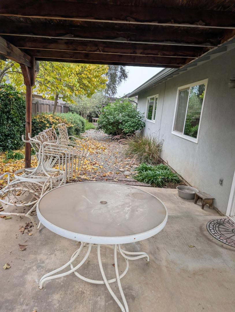 218 TOHARA Ln, Waterford, CA 95386
