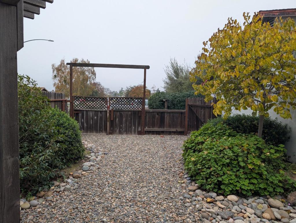 218 TOHARA Ln, Waterford, CA 95386