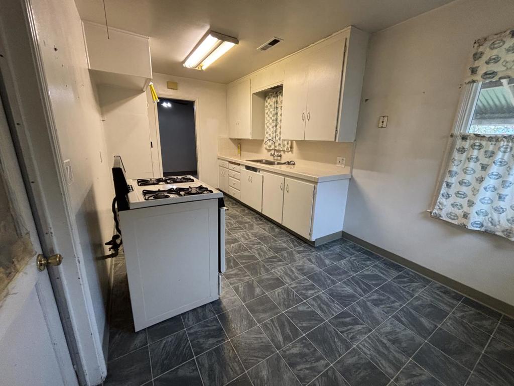 1441 W 20th St, Merced, CA 95340