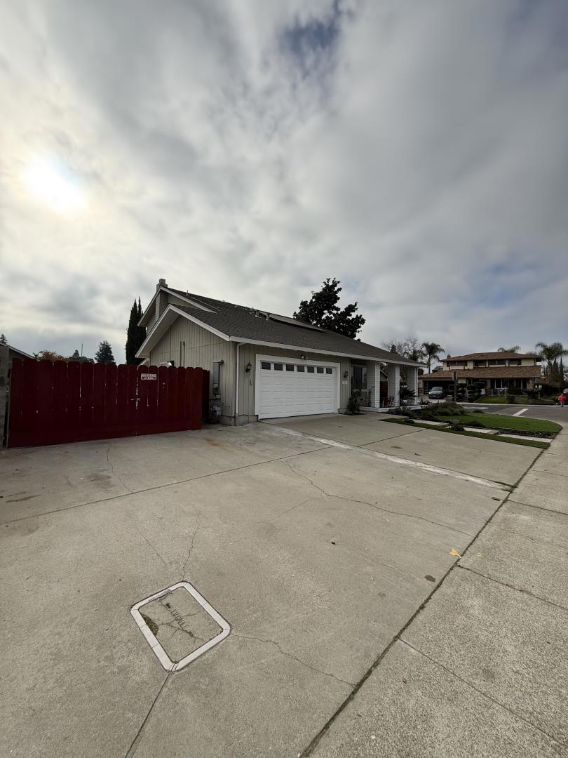 1336 NORTHGATE Dr, Manteca, CA 95336