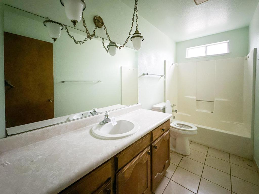 1465 W Tuolumne Rd, Turlock, CA 95382