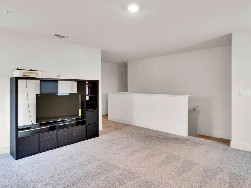 1672 Thistle Ln, Los Banos, CA 93635