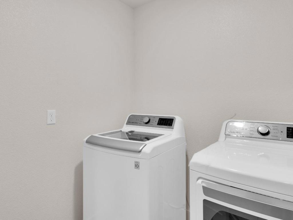 1672 Thistle Ln, Los Banos, CA 93635