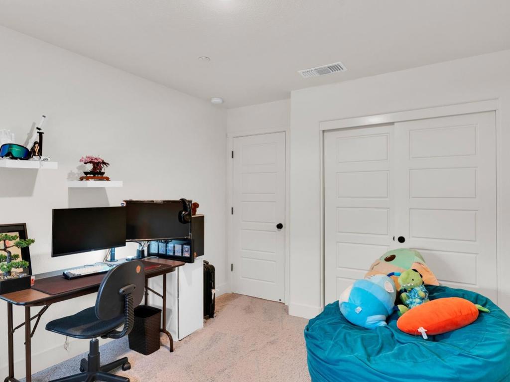 1672 Thistle Ln, Los Banos, CA 93635