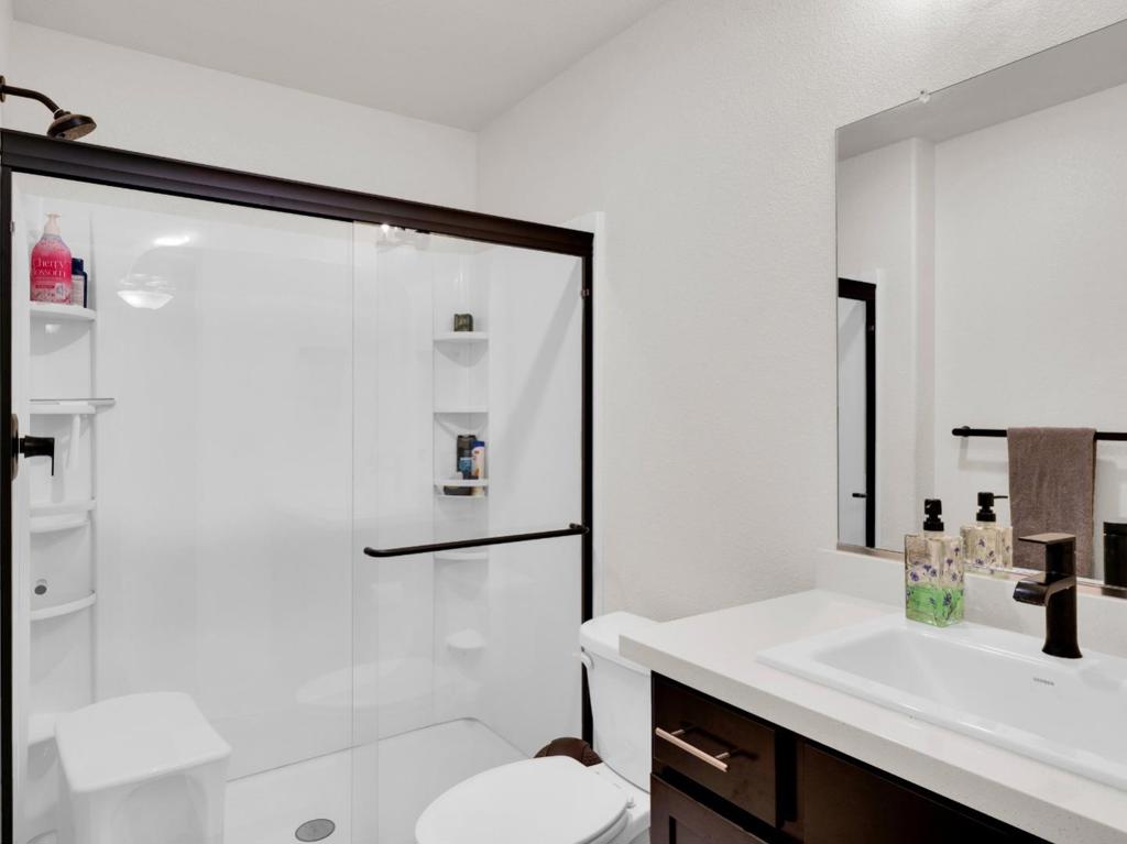 1672 Thistle Ln, Los Banos, CA 93635