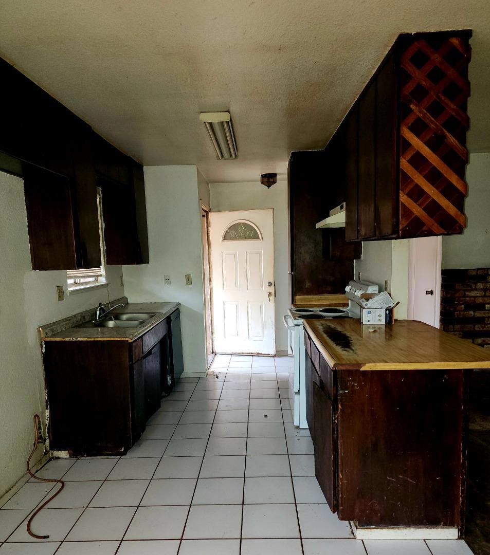 24 Church St, Modesto, CA 95357