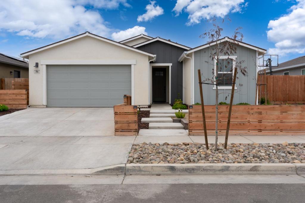 396 Broadstone Ct, Los Banos, CA 93635