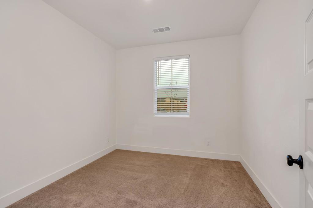 396 Broadstone Ct, Los Banos, CA 93635