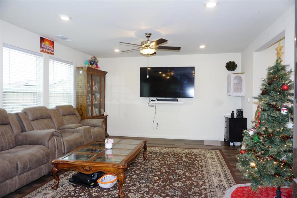 405 Greene Way, Los Banos, CA 93635