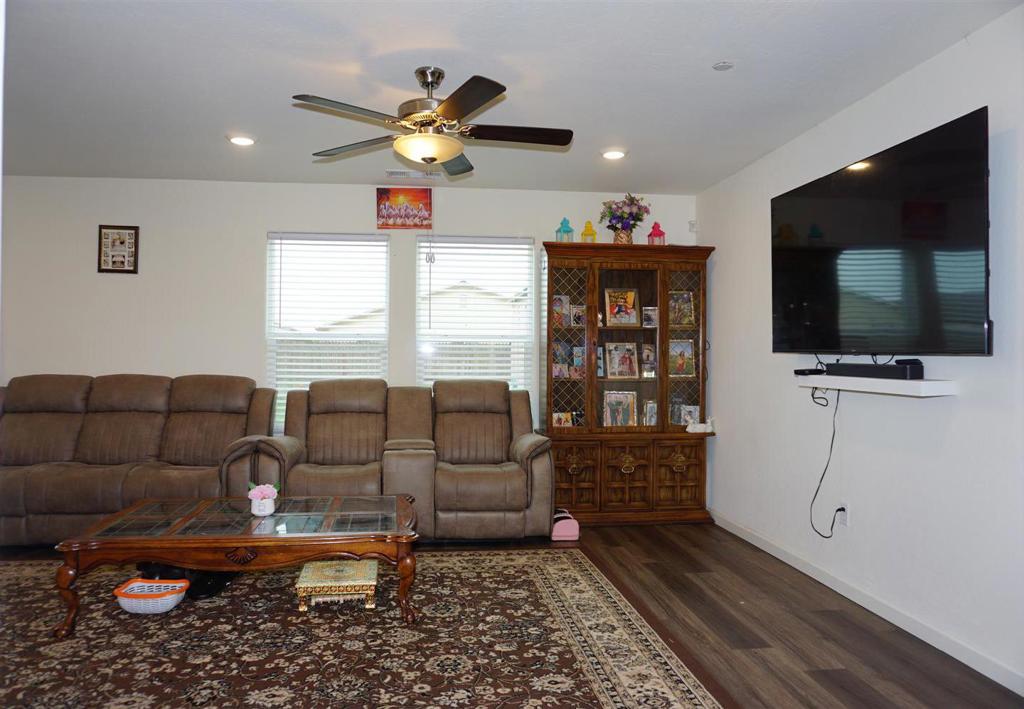 405 Greene Way, Los Banos, CA 93635