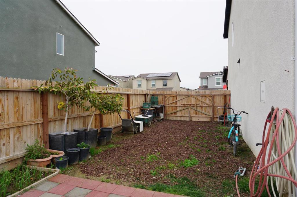 405 Greene Way, Los Banos, CA 93635