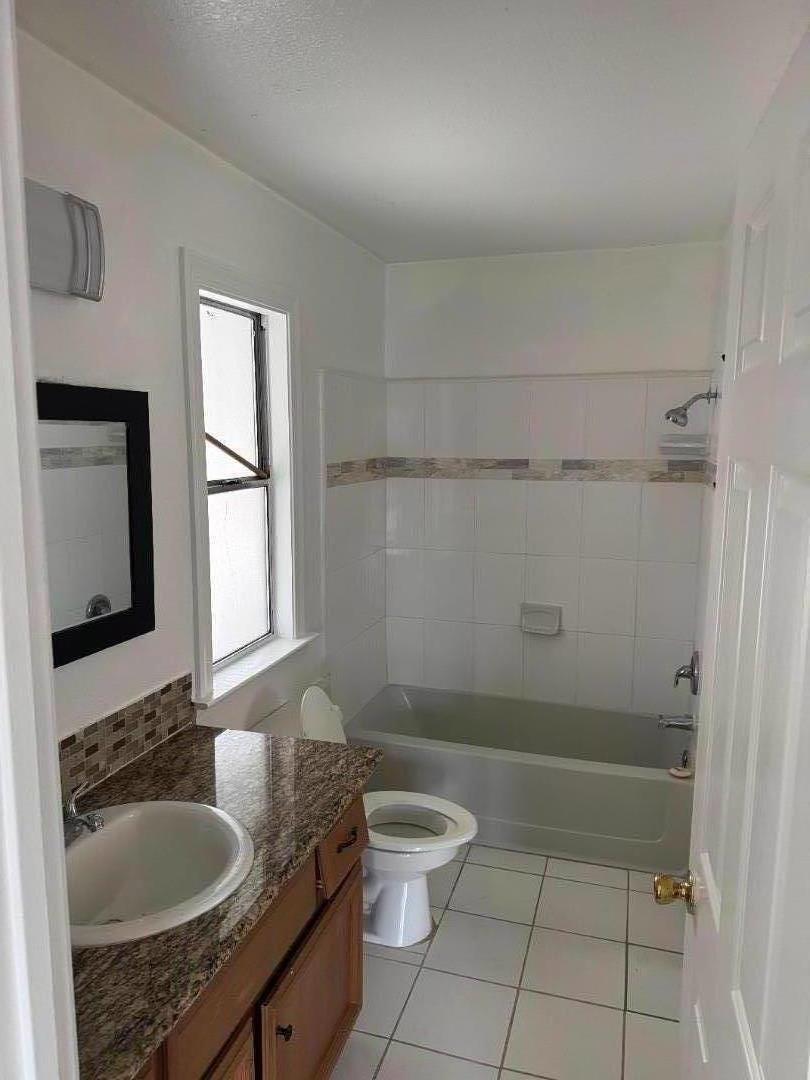 1429 Pintail Cir, Los Banos, CA 93635