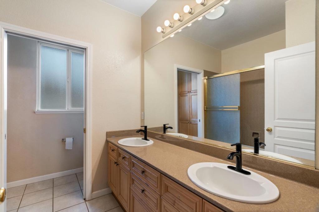 4009 Bella Tuscany Dr, Modesto, CA 95356