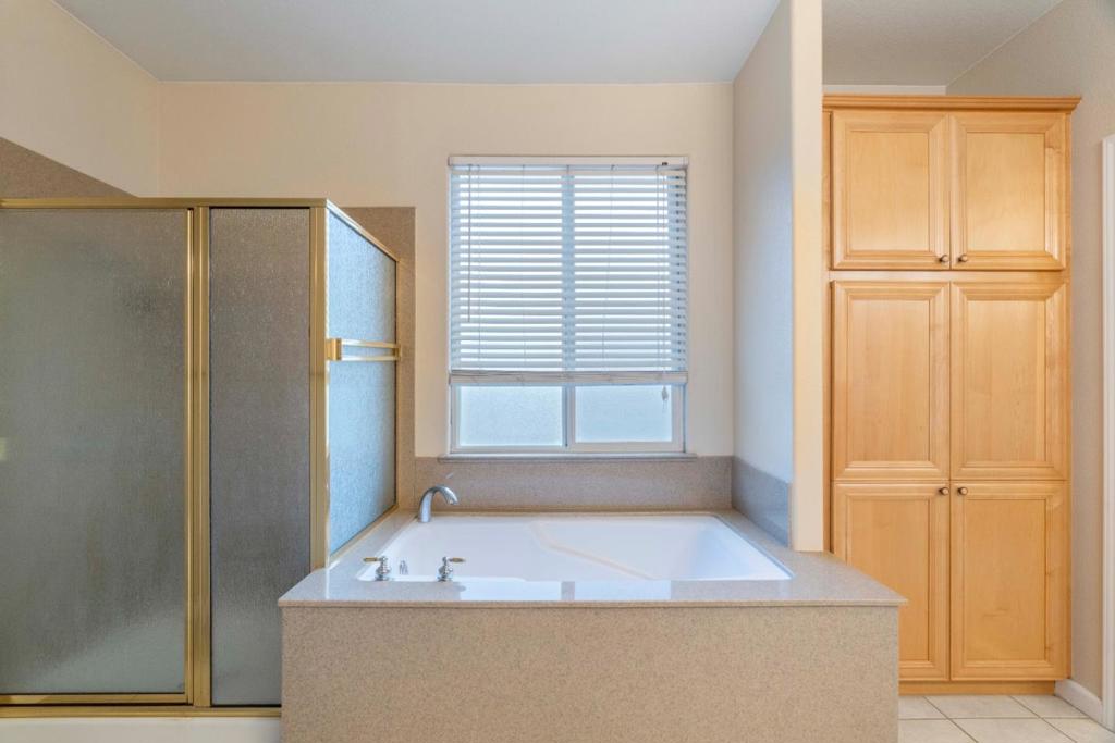 4009 Bella Tuscany Dr, Modesto, CA 95356