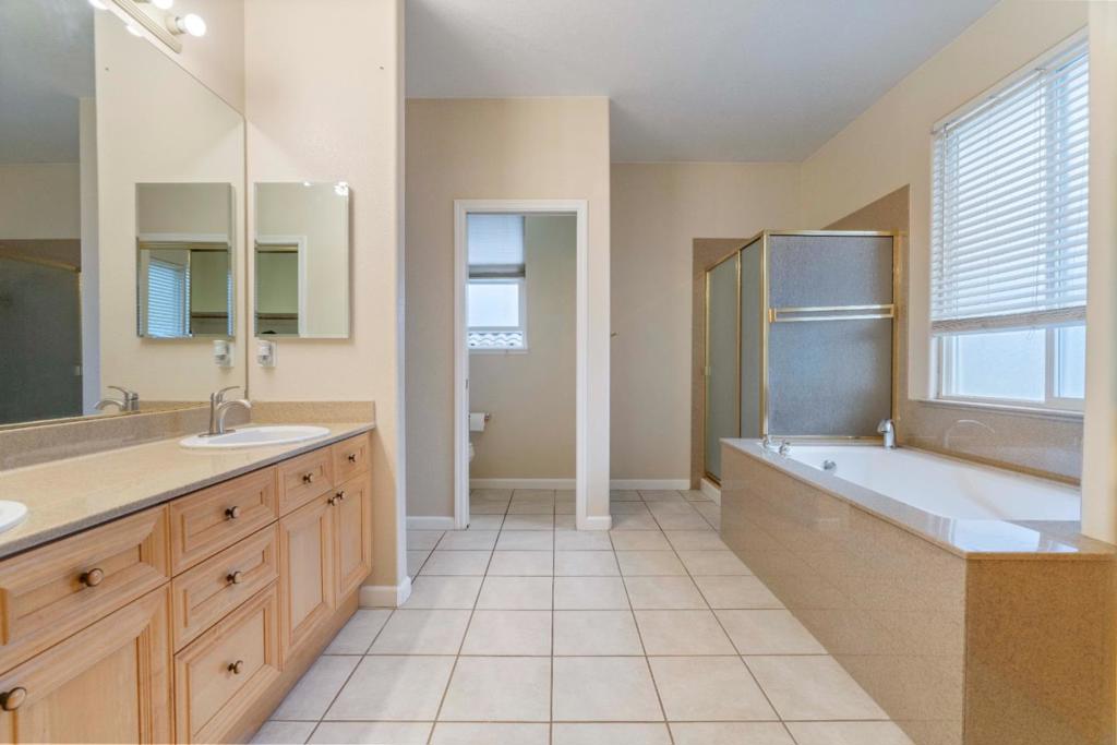 4009 Bella Tuscany Dr, Modesto, CA 95356