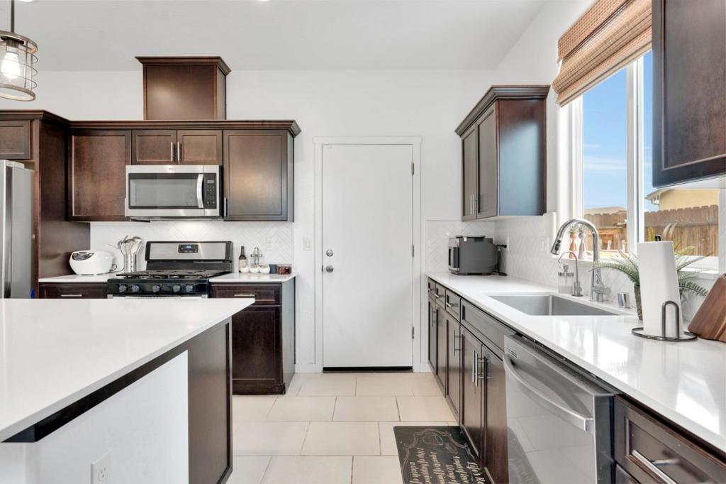 888 Descanso Ave, Clovis, CA 93619