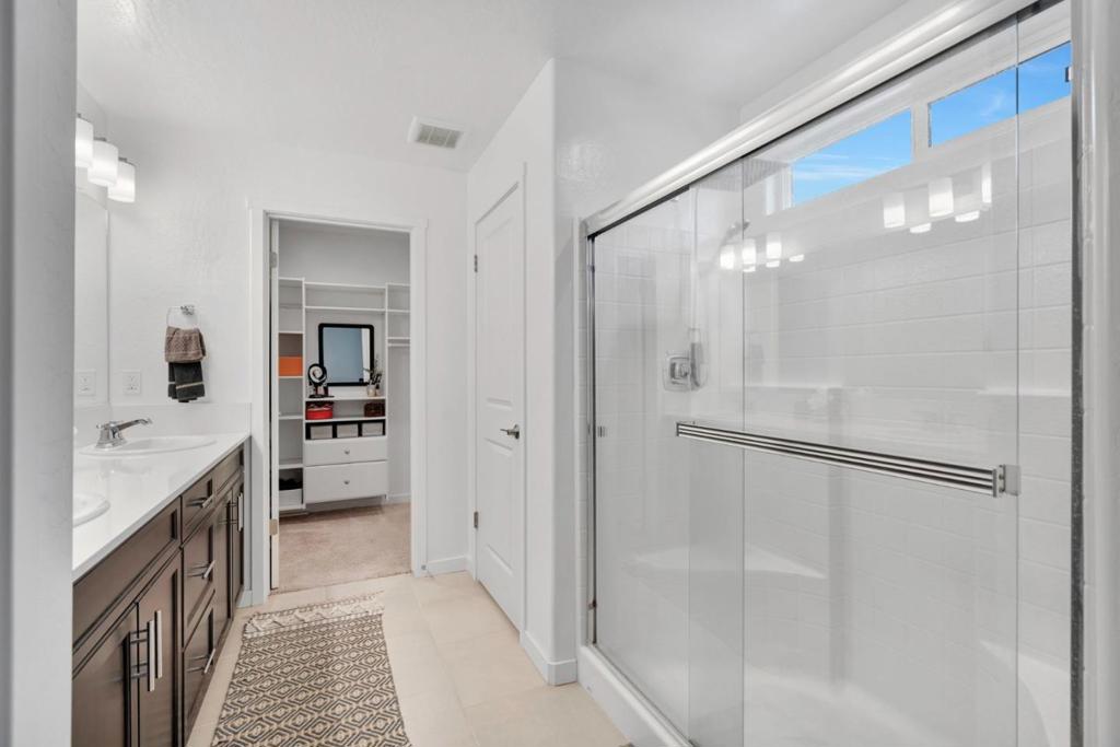 888 Descanso Ave, Clovis, CA 93619