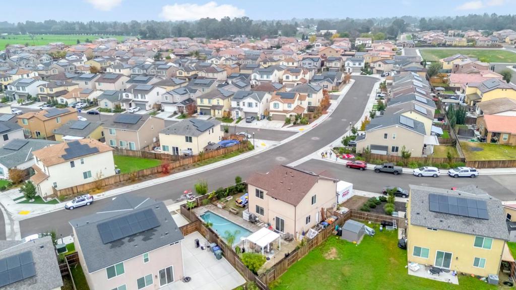 888 Descanso Ave, Clovis, CA 93619