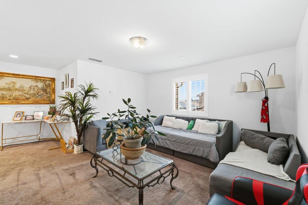 6349 W Acacia Ave, Fresno, CA 93723