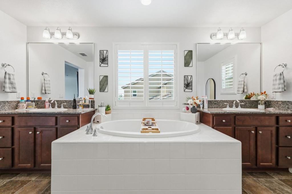 6349 W Acacia Ave, Fresno, CA 93723