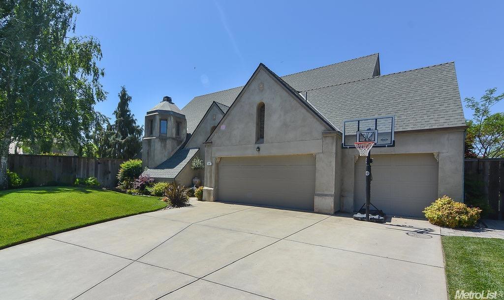 896 Cinnamon Teal Ct, Manteca, CA 95337