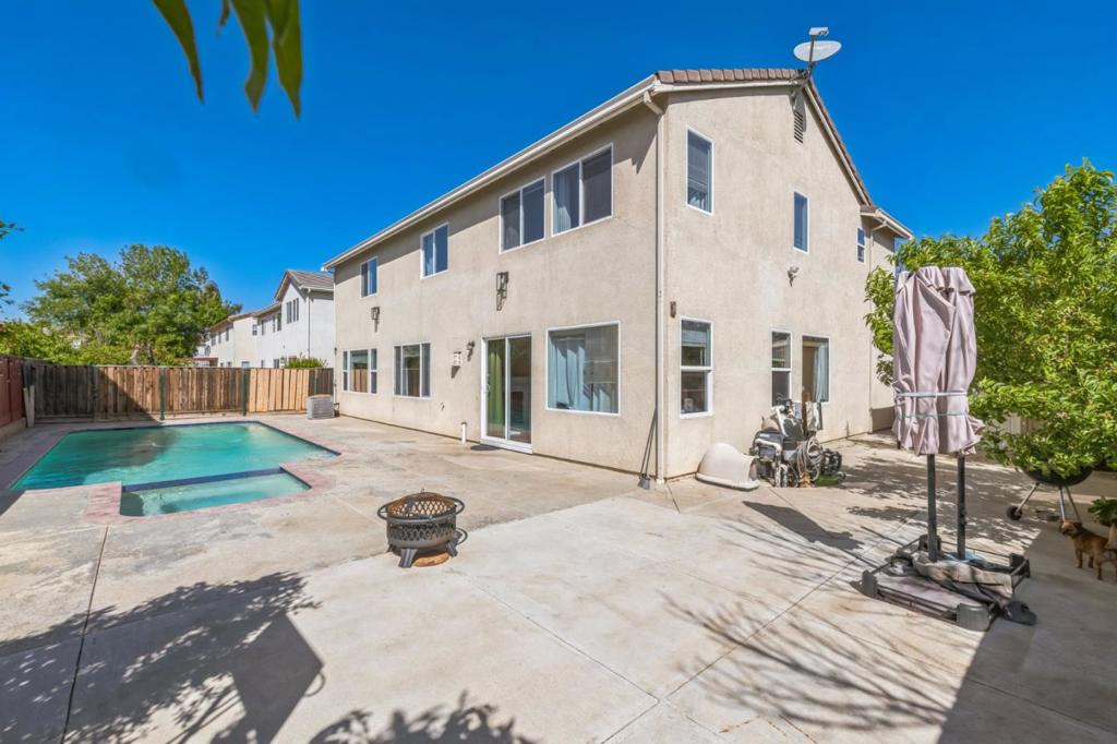 1512 Marigold Dr, Patterson, CA 95363