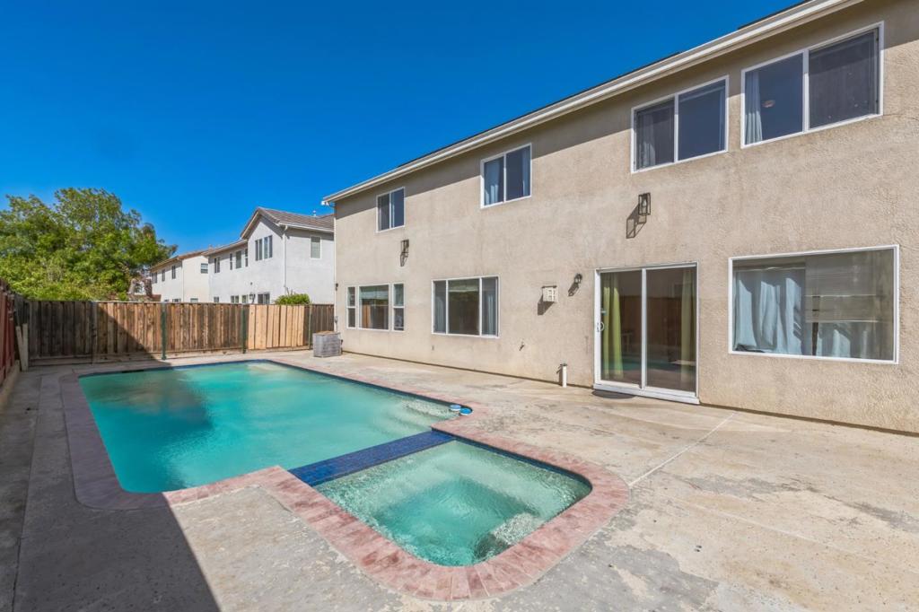 1512 Marigold Dr, Patterson, CA 95363