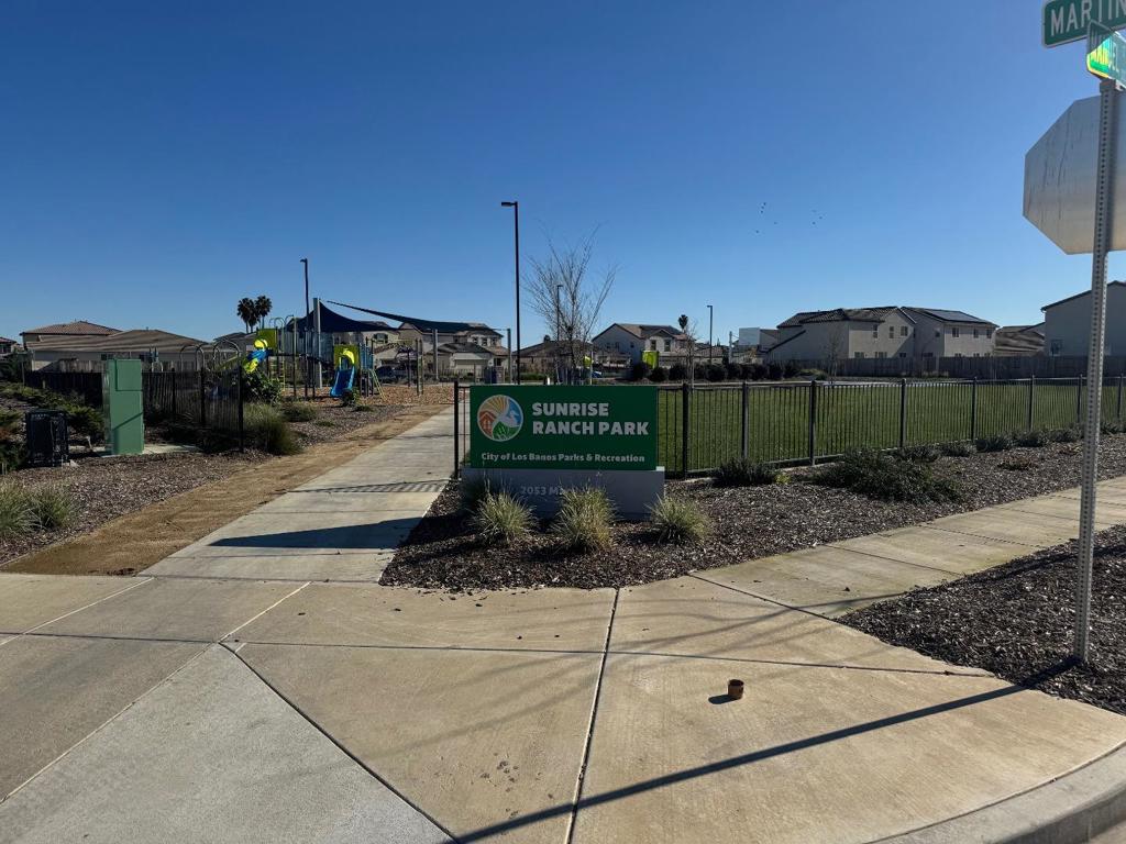 401 Manuel Ct, Los Banos, CA 93635