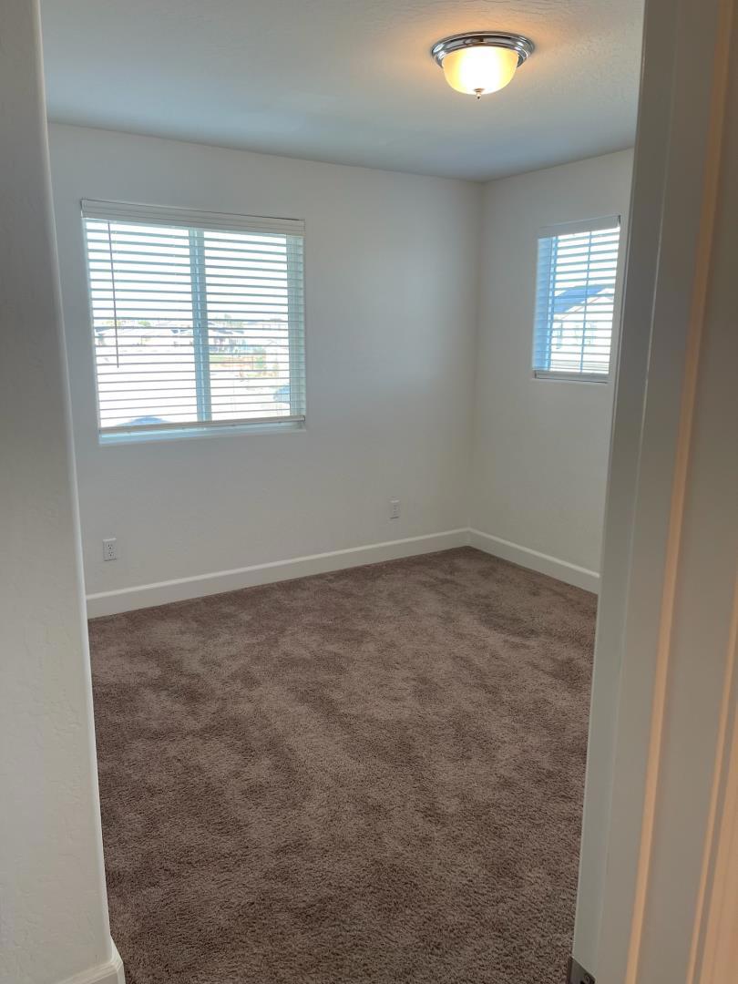 401 Manuel Ct, Los Banos, CA 93635