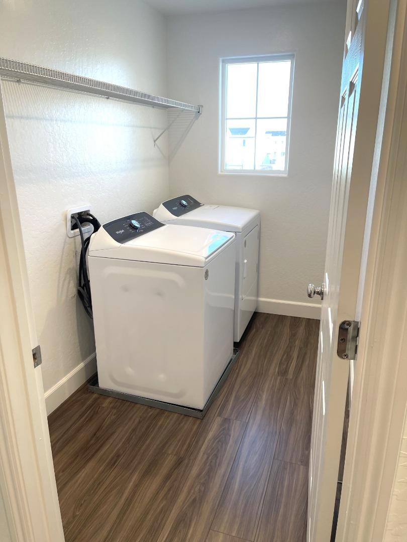 401 Manuel Ct, Los Banos, CA 93635