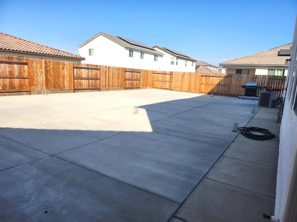 401 Manuel Ct, Los Banos, CA 93635