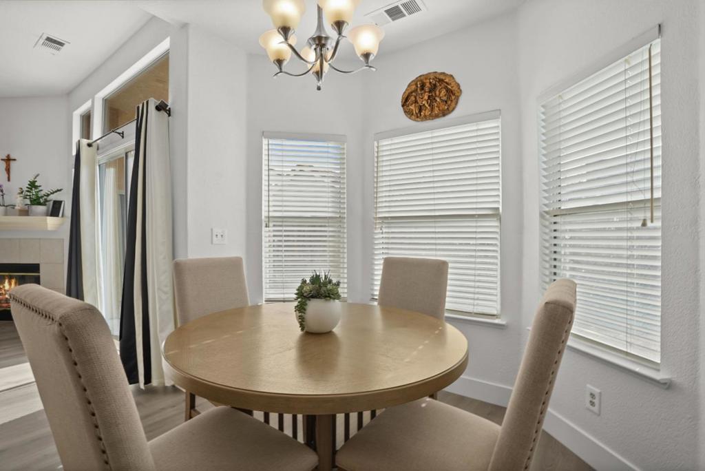 2208 Curzon Dr, Modesto, CA 95355