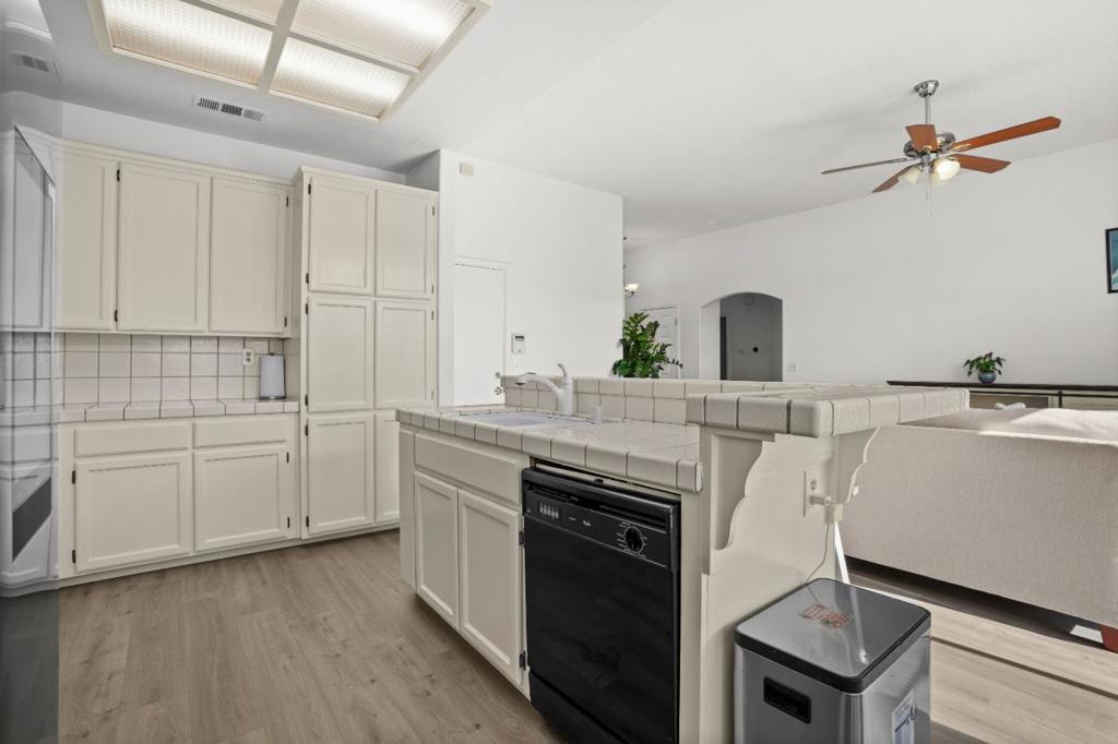 2208 Curzon Dr, Modesto, CA 95355