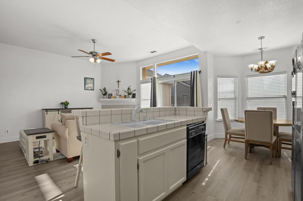 2208 Curzon Dr, Modesto, CA 95355