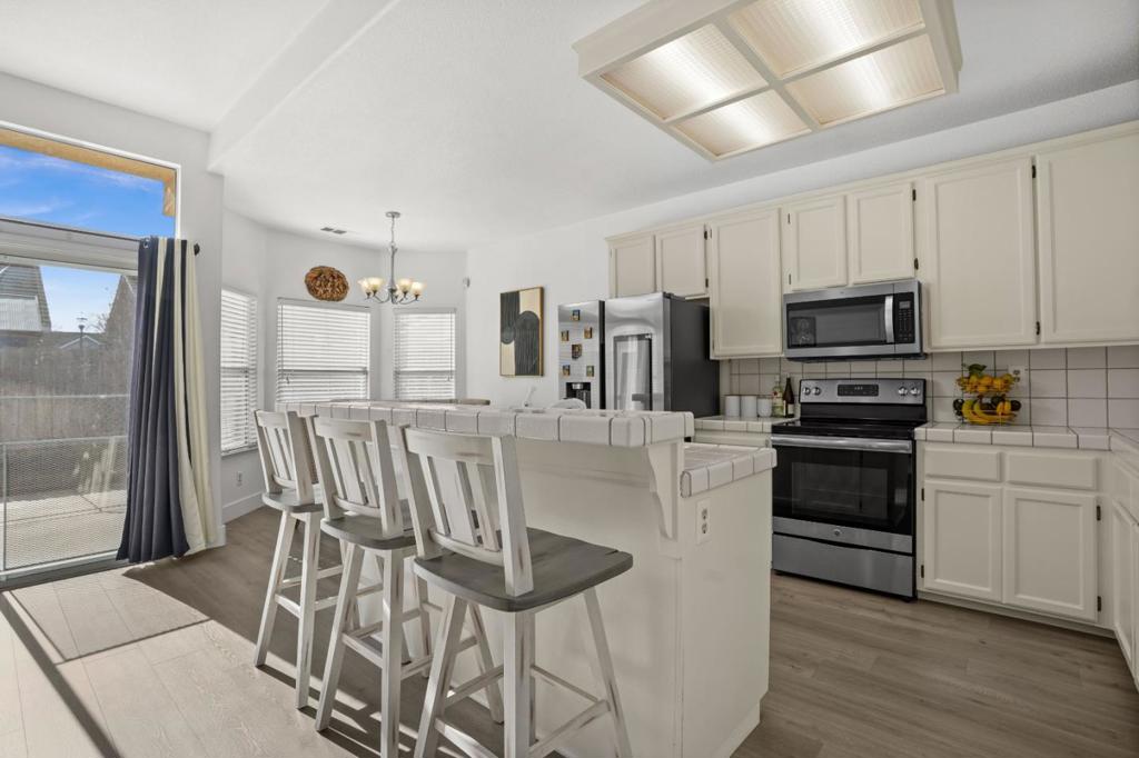 2208 Curzon Dr, Modesto, CA 95355