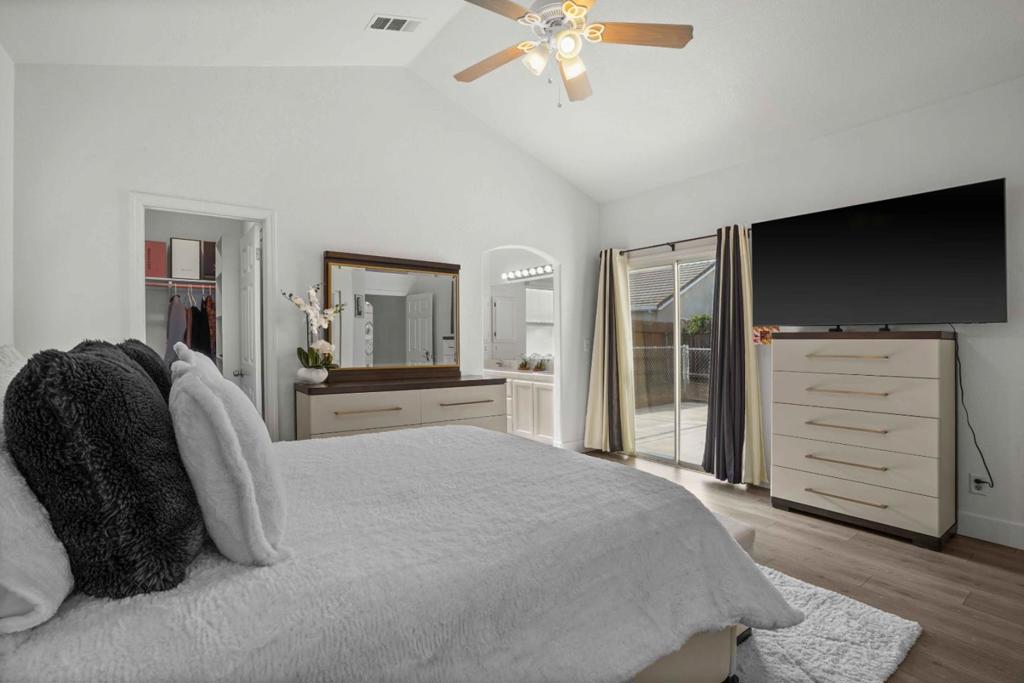 2208 Curzon Dr, Modesto, CA 95355