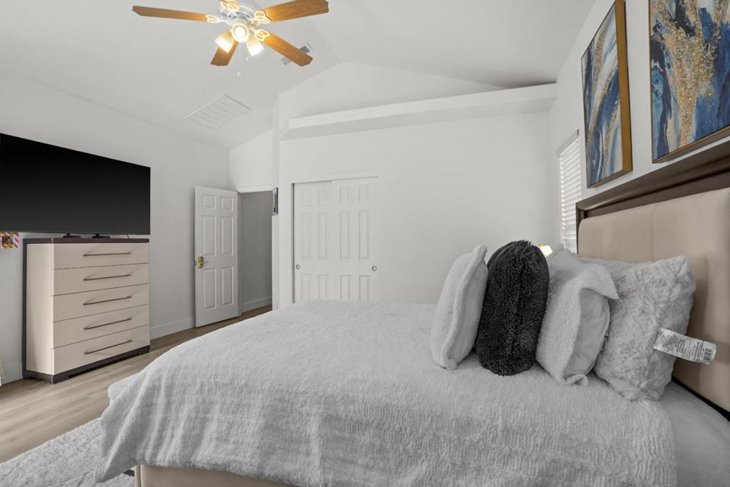 2208 Curzon Dr, Modesto, CA 95355