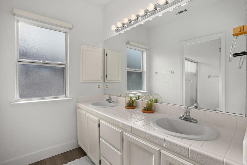 2208 Curzon Dr, Modesto, CA 95355