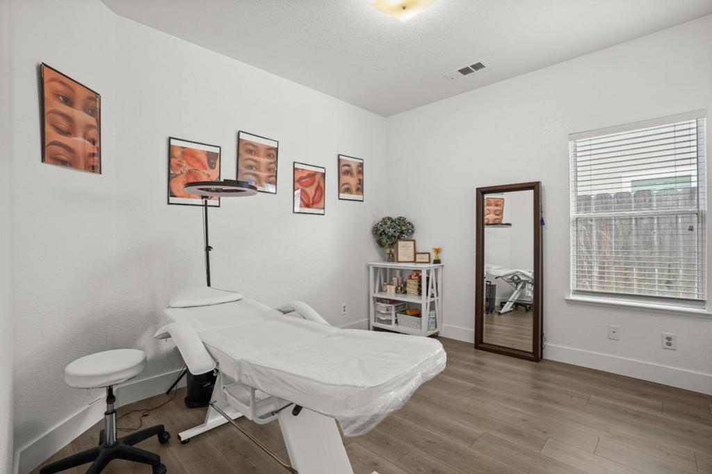 2208 Curzon Dr, Modesto, CA 95355