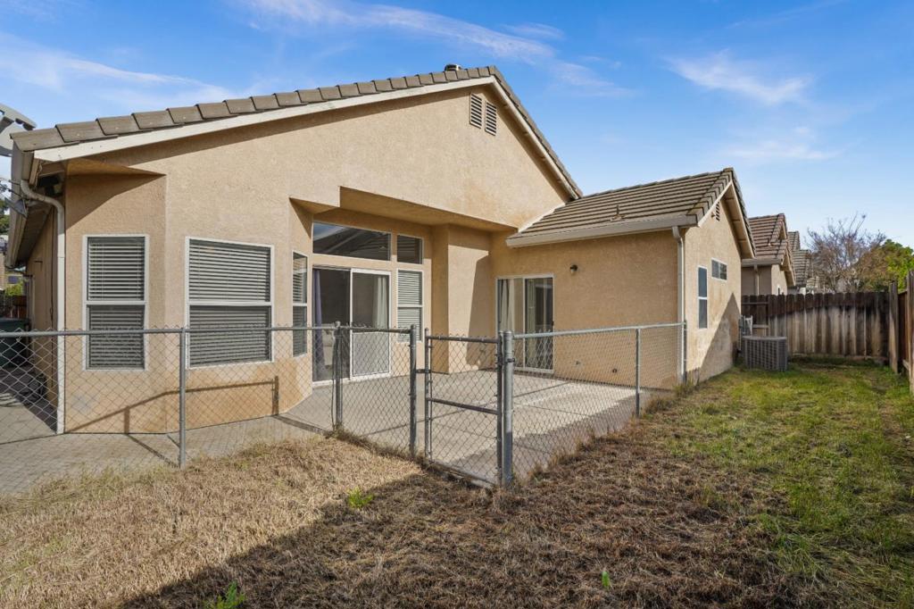 2208 Curzon Dr, Modesto, CA 95355