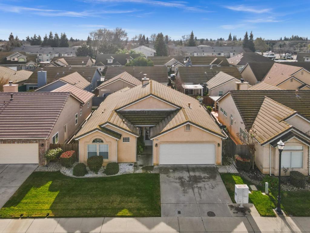 2208 Curzon Dr, Modesto, CA 95355