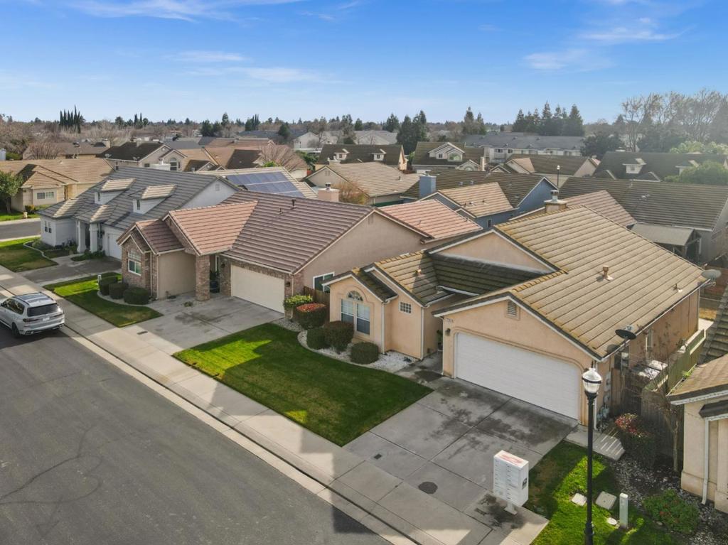2208 Curzon Dr, Modesto, CA 95355