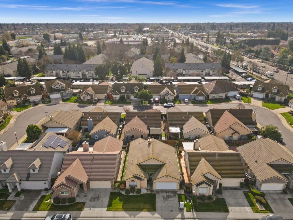 2208 Curzon Dr, Modesto, CA 95355