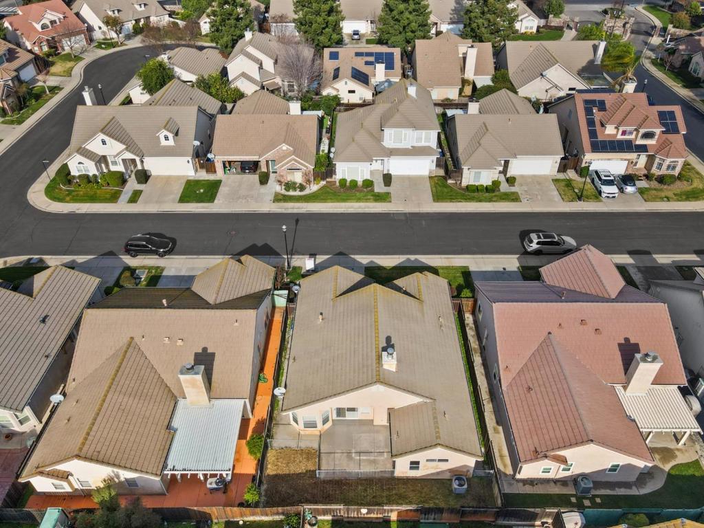 2208 Curzon Dr, Modesto, CA 95355