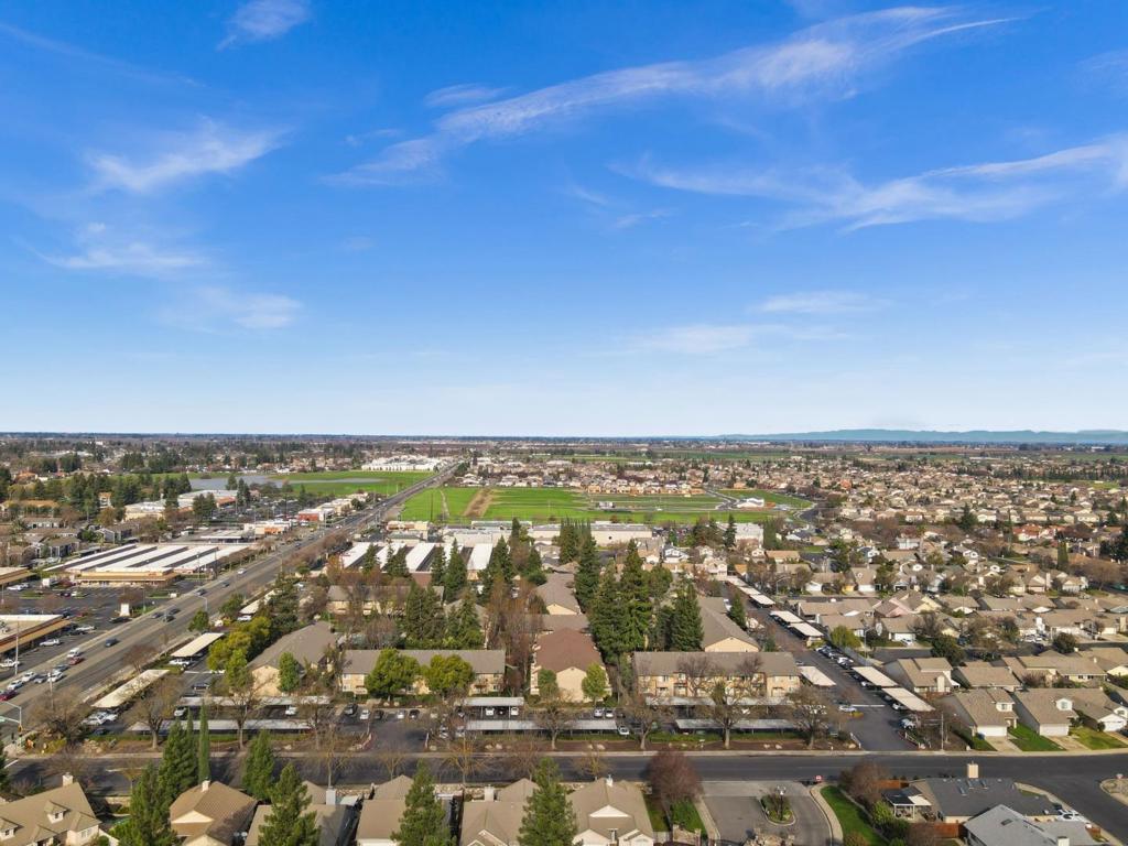 2208 Curzon Dr, Modesto, CA 95355