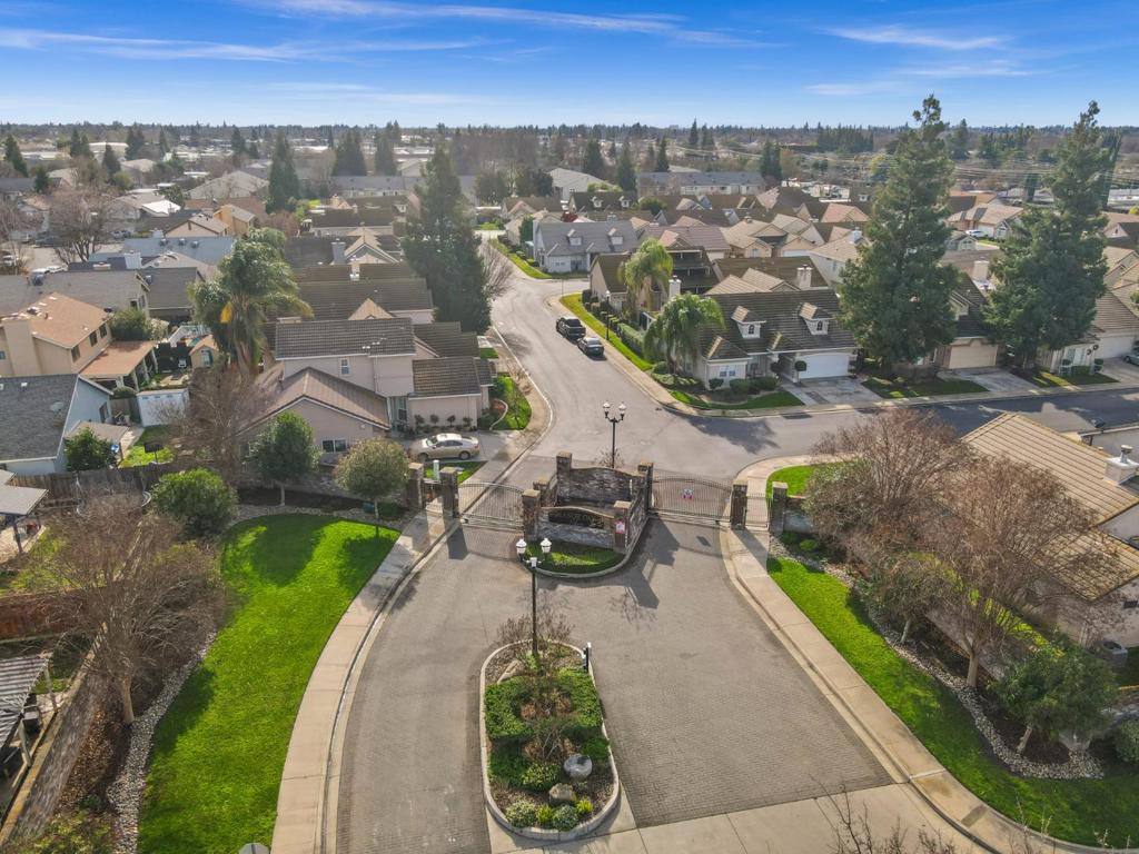 2208 Curzon Dr, Modesto, CA 95355