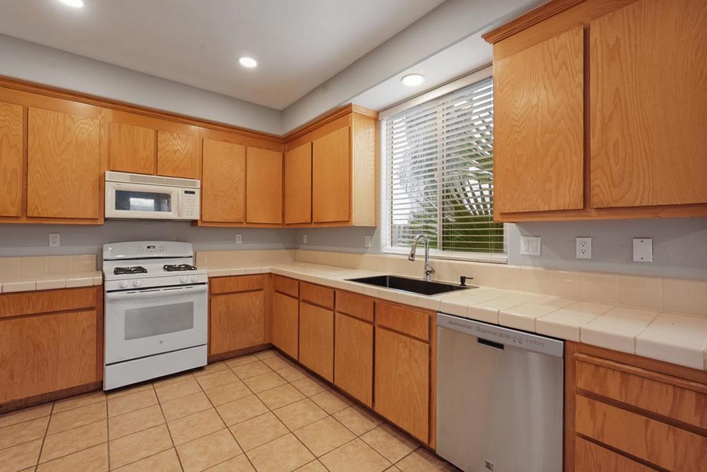 1342 Canyon Creek Dr, Newman, CA 95360