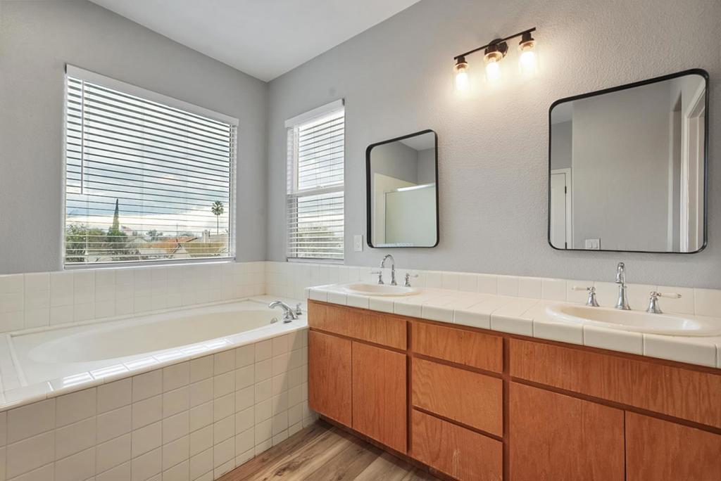 1342 Canyon Creek Dr, Newman, CA 95360